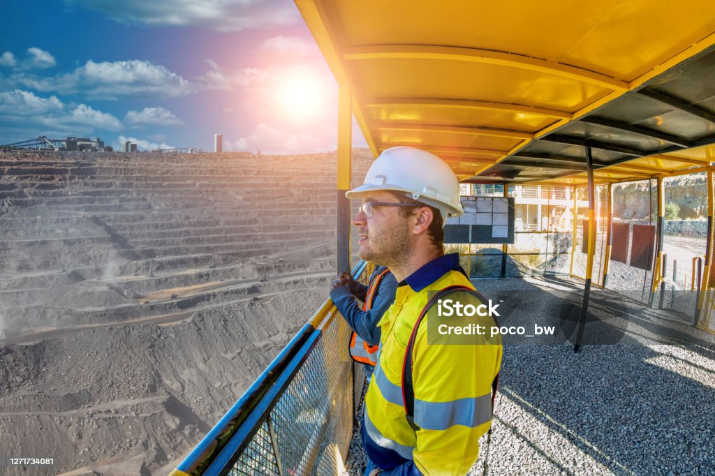 supervising workers at Jwaneng diamond mine supervising workers at Jwaneng diamond mine in Botswana Mining - Natural Resources Stock Photo