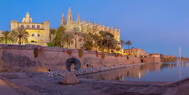 istock Palma de Mallorca - The cathedral La Seu at dusk. 1271745416