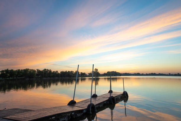 istock Lake Sunrise-Howard County Indiana 1271754594