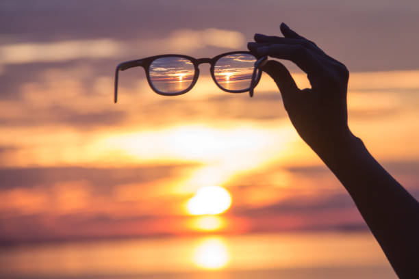 istock See the sunrise through your glasses 1271755489