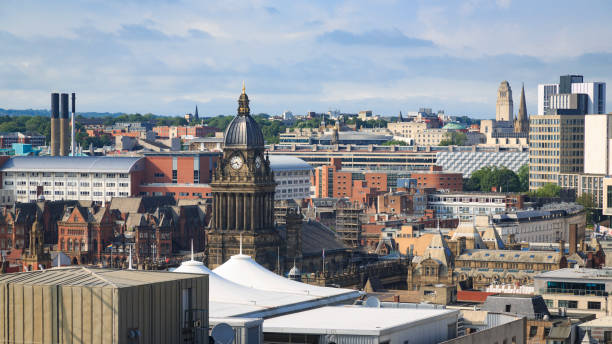 Leeds city centre skyline showing Leeds Town Hall Leeds city centre skyline showing Leeds Town Hall, Leeds General Infirmary and Leeds University leeds photos stock pictures, royalty-free photos & images