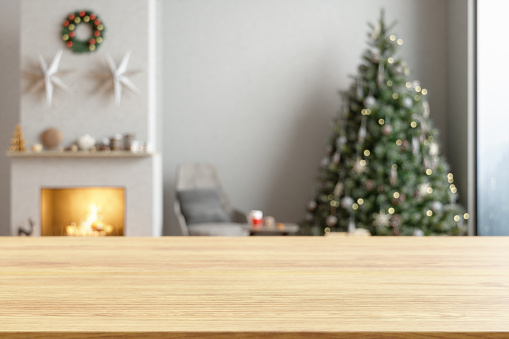 istock Superficie vacía de madera y sala de estar con árbol de Navidad 1271779998