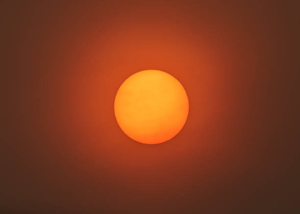 Sun filter through smoky skies of California wildfires 2020 Smoke and ash particles creating eerie sun glow in San Francisco Bay Area. heat haze stock pictures, royalty-free photos & images