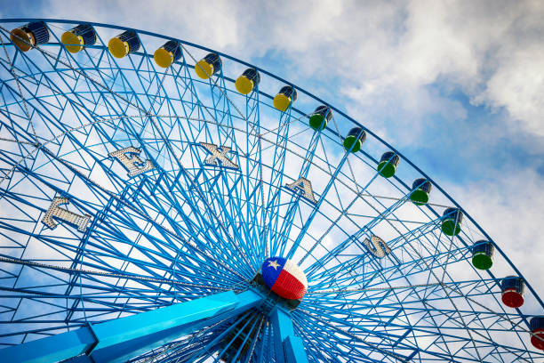 Texas Star Ferris Wheel Dallas, United States - October 17, 2019: Texas Star, the largest Ferris wheel in North America, rises above the horizon at Fair Park in Dallas, Texas. ferris wheel stock pictures, royalty-free photos & images