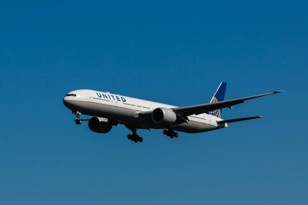 N2737U United Airlines Boeing 777 stock photo