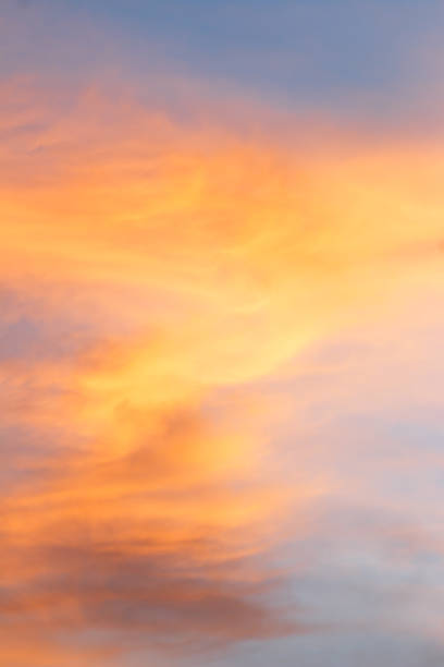 Cтоковое фото красивое красочное небо и облако в сумерках фон времени