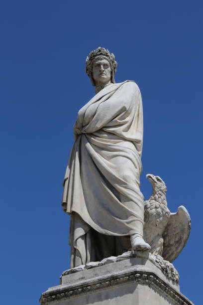 イタリアフィレンツェのサンタクローチェ広場にあるダンテ・アリギエリ像。 - renaissance statue italy florence italy ストックフォトと画像