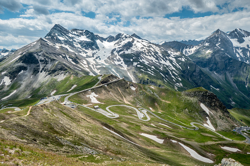 Grossglockner Hochalp Strasse /Grossglockner mountain road. View from the Edelweissspitze in western direction, showing a range of mountains