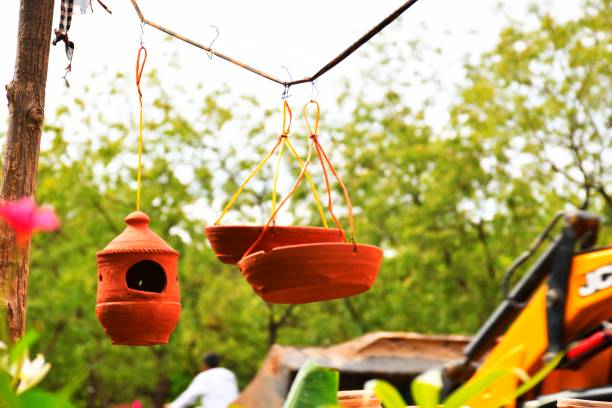 crafts clay natural nest house para robin e outros pássaros do jardim - birdhouse birds nest animal nest house - fotografias e filmes do acervo