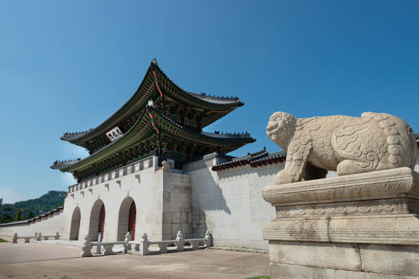 istock Gwanghwamun Gate in Seoul, South Korea 1271931810