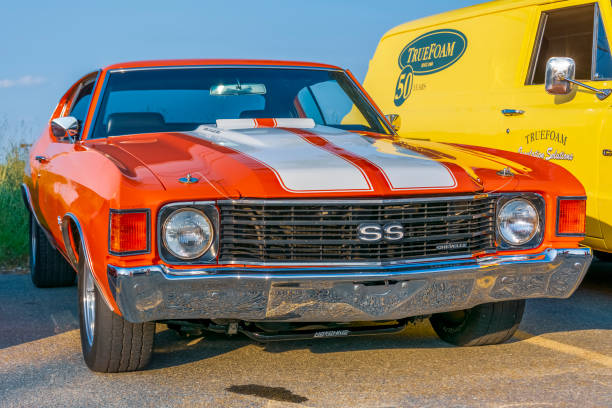 chevrolet chevelle super sport muscle car 1972 - retro revival cruise hood car foto e immagini stock