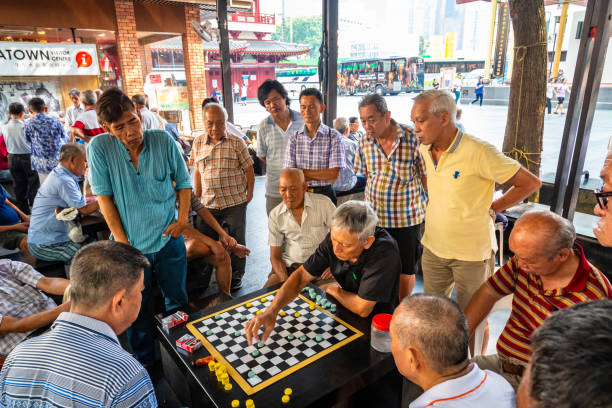 les vieillards jouent à xiangqi, échecs chinois - chinese chess leisure games chinese culture traditional culture photos et images de collection