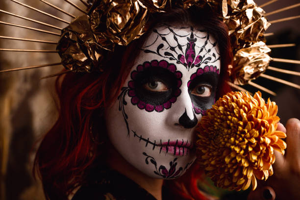 dia de los muertos. halloween sugar czaszki twórczy makijaż. - color image halloween people elegance zdjęcia i obrazy z banku zdjęć