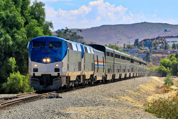 コーストスターライト(ロサンゼルス - シアトル)列車ムーアパーク、カリフォルニア州 - oregon beach ストックフォトと画像