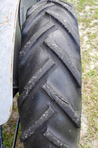 istock Splitting old tire on rustic 1950's grey tractor 1272075967
