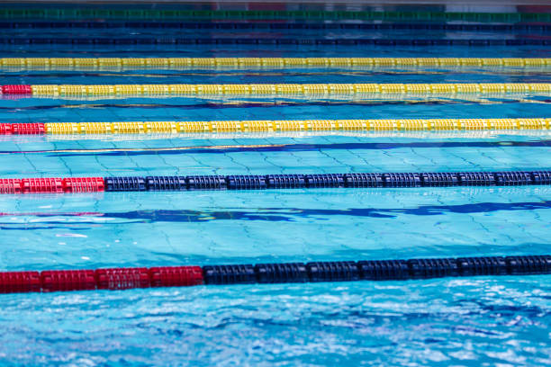 istock The Swimming pool and splitting paths 1272086591