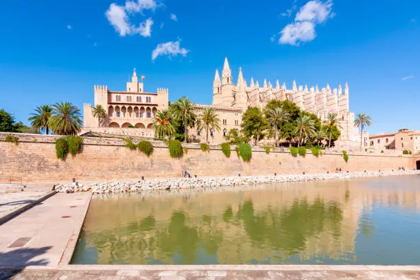 Photo of Cathedral of Santa Maria of Palma (La Seu) and Royal Palace of La Almudaina, Palma de Mallorca, Balearic islands, Spain