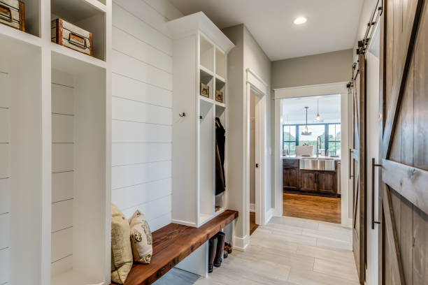 Mudroom with natural wood bench Shiplap wall with a few cubbyhole lockers utility room stock pictures, royalty-free photos & images