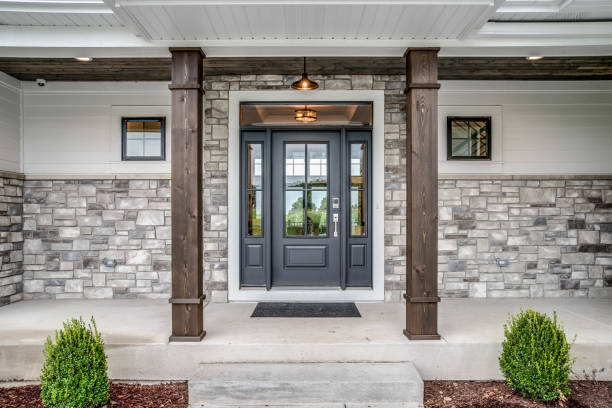 istock Front porch with matching brown columns 1272163967
