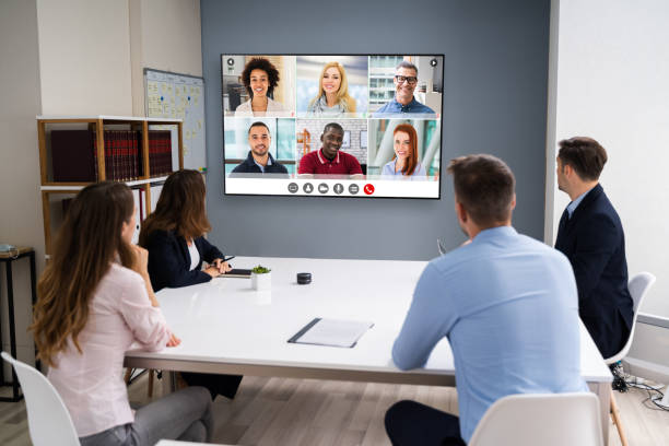 online video conferentie social distantccing business meeting - meeting stockfoto's en -beelden