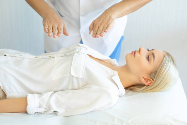 istock Pactitioner directs energy towards a young woman 1272205123