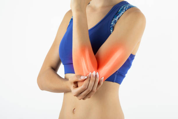 肘の痛み、関節の痛みに苦しむ女性 - pain joint human hand arthritis ストックフォトと画像