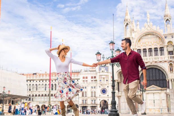 istock Couple travelling in Venice, Italy 1272211721
