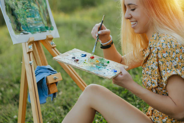 istock Artist in nature 1272237528