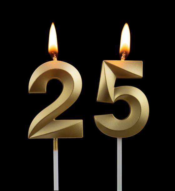 황금 생일 촛불 은 검은 색에 고립, 번호 25 - candle heat gold burning 뉴스 사진 이미지