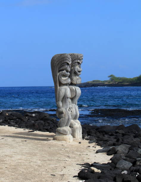 istock Ki'i overlooking Honaunau Bay 1272290530