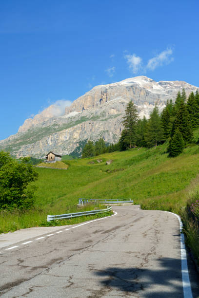 mountain landscape along the road to campolongo pass, dolomites - cordevole valley stock-fotos und bilder