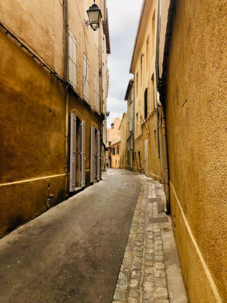 istock Street Scene - Aix-en-Provence 1272313589