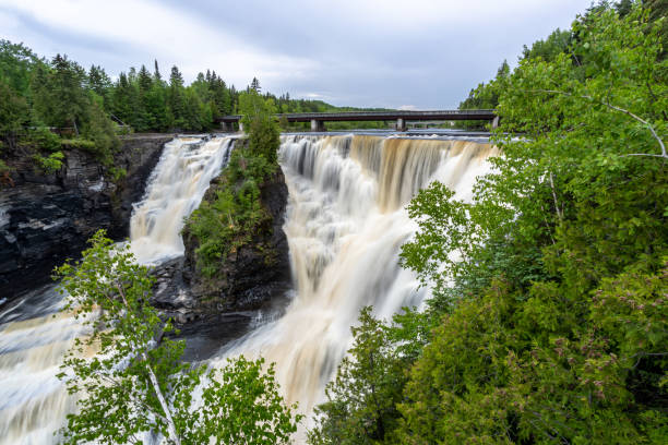 kakabeka falls parco provinciale, ontario, canada - thunder bay canada ontario provincial park foto e immagini stock