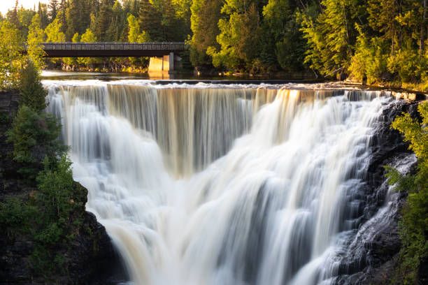 kakabeka falls provincial park, ontario, kanada - waterfall rapid landscape woods stock-fotos und bilder