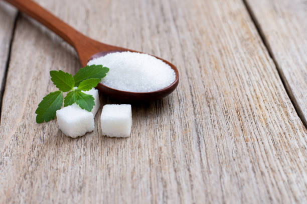 foglia di stevia e zucchero bianco - sweetleaf foto e immagini stock