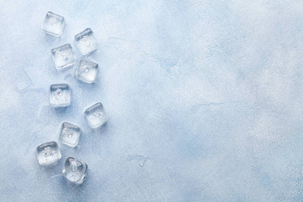 eiswürfel und wassertropfen - foods and drinks simplicity purity image technique stock-fotos und bilder