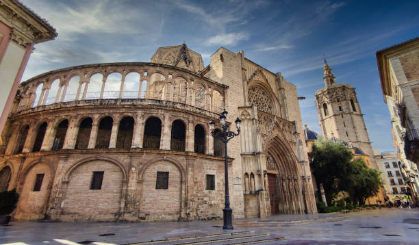 panorama placu katedry w walencji - valencia cathedral zdjęcia i obrazy z banku zdjęć