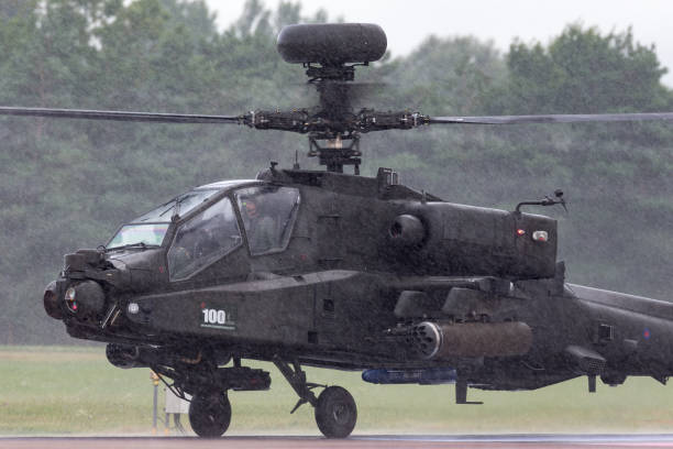 rafフェアフォードでイギリス陸軍航空隊のアグスタウェストランドwah-64dアパッチヘリコプター。 - army air corps ストックフォトと画像