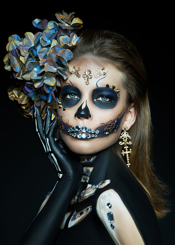 Bunke af overskæg pessimistisk Halloween Beauty Portrait Of A Skeleton Woman Of Death The Makeup On The  Face Girl Death Halloween Costume Day Of The Dead Charming And Dangerous  Calavera Catrina Stock Photo - Download Image