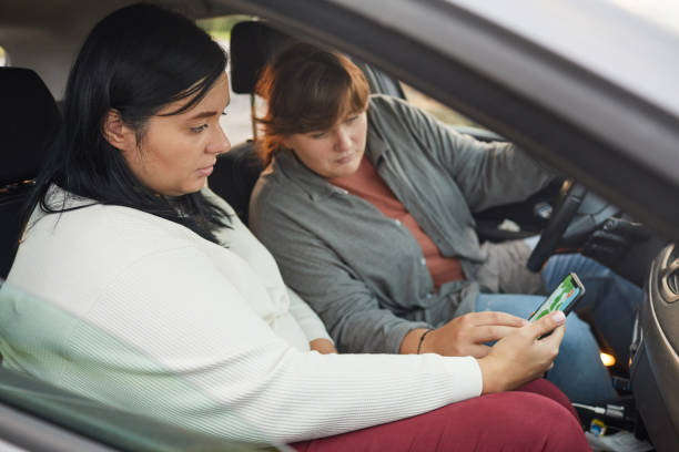 istock Women travelling with navigator 1272403170