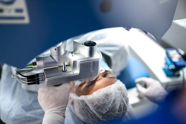 Patient on an eye surgery Patient on an eye surgery medical laser photos stock pictures, royalty-free photos & images