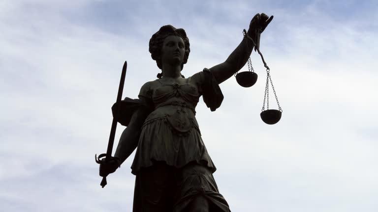 Lady Justitia, Real Time