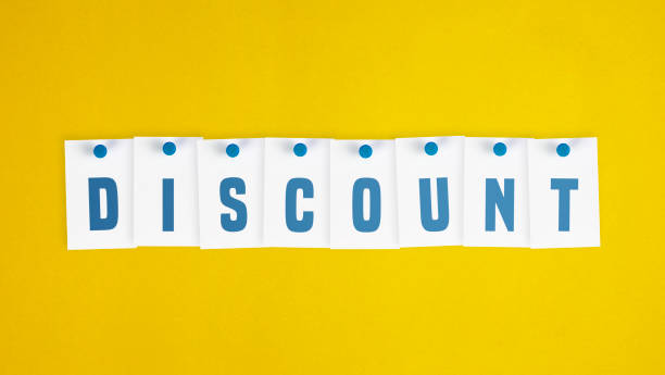 istock Note papers that write Discount pinned on yellow background. 1272409639