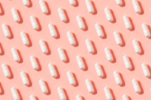 알약 배경 - capsule pill white nutritional supplement 뉴스 사진 이미지