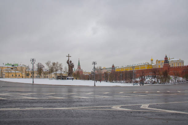 plac borovitskaya w pobliżu kremla - panoramic international landmark national landmark famous place zdjęcia i obrazy z banku zdjęć