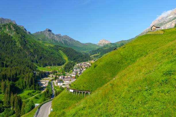 mountain landscape along the road to campolongo pass, dolomites - cordevole valley stock-fotos und bilder