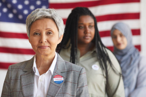 antecedentes de votantes femeninos - women ethnic american culture flag fotografías e imágenes de stock