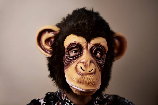 원숭이 마스크를 쓰고 있는 남자, 복고풍 - 11250 뉴스 사진 이미지