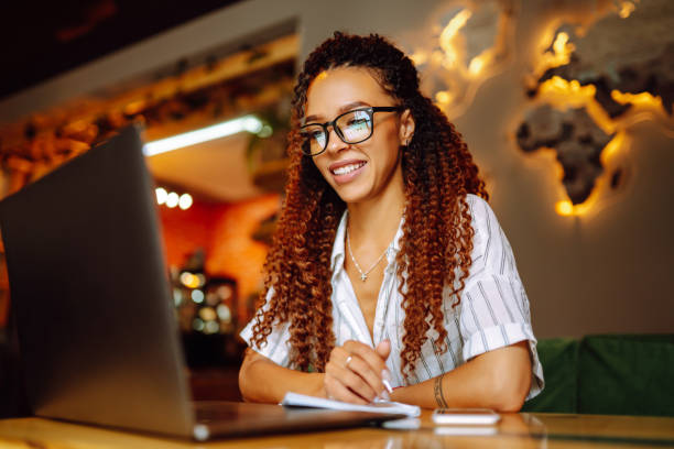 istock Young freelancer woman using laptop computer sitting at cafe table. 1272568136