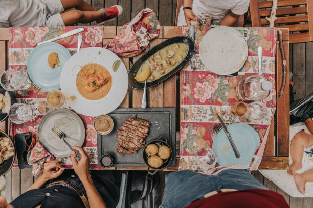 Family eating outdoors in Oporto